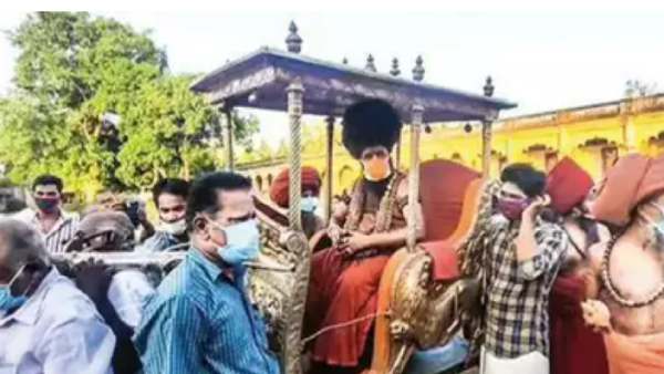 சிக்னல் கொடுத்தார் 