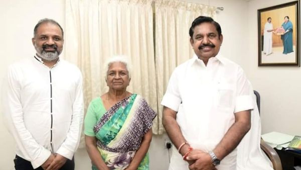 பட்டாசு வெடித்து கொண்டாட்டம் 