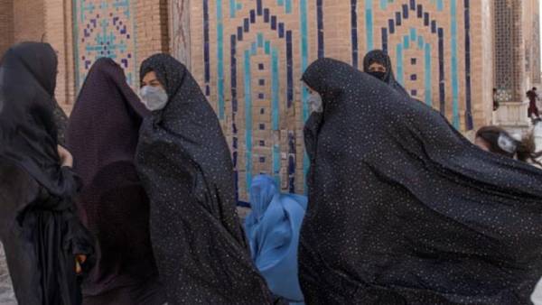  நியூஸ் ரீடர்கள்