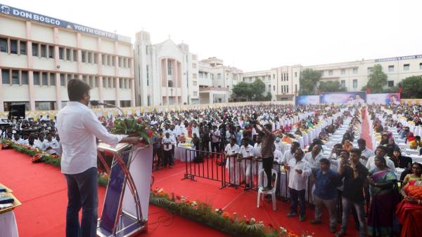 உள்ளாட்சி துறை அமைச்சர் 