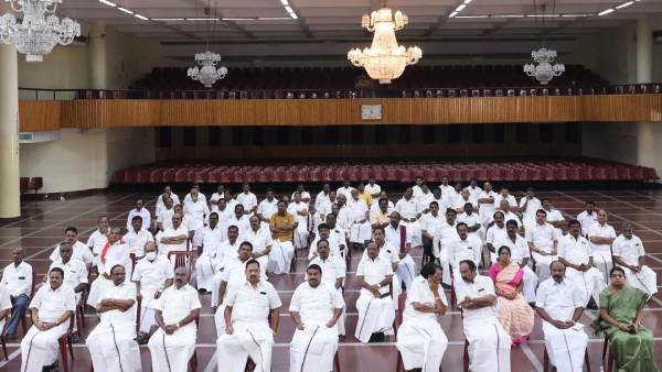  மாவட்டச் செயலாளர்கள் 