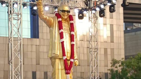 கருணாநிதி சிலை 