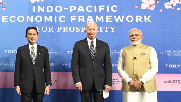 குவாட், அக்கியூஸ் 