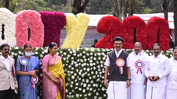  மலர்களின் அணிவகுப்பு 