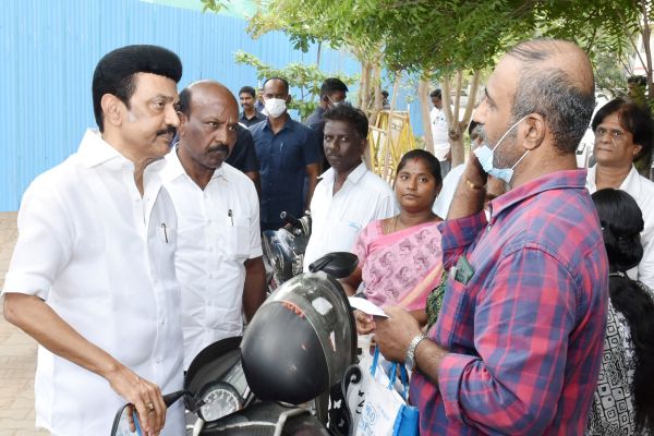பொதுமக்களை அழைத்து