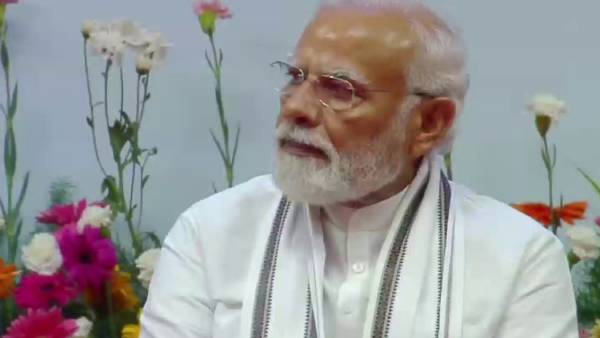 பிரதமர் மோடி முன்னிலையில் 