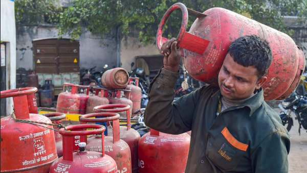 கேஸ் சிலிண்டர் விலை உயர்வு கேஸ் சிலிண்டர் விலை உயர்வு
