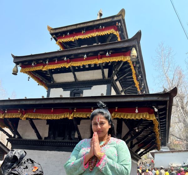 காயத்ரிக்கு கடிவாளம் 