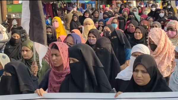 ஹிஜாபுக்கு மட்டும் தடையா?