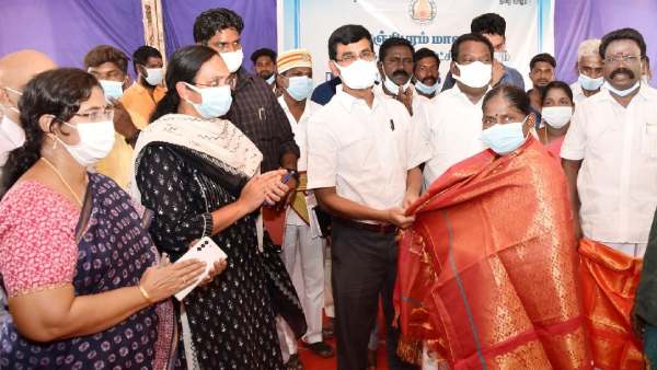 தொழிலாளர்களுக்கு சால்வை தொழிலாளர்களுக்கு சால்வை