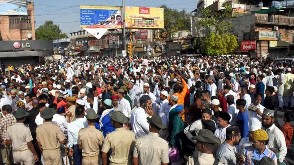 வன்முறையாளர்கள் வன்முறையாளர்கள்