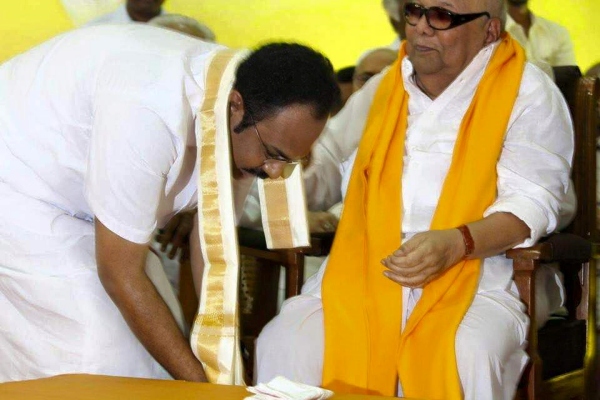  எத்தனை எத்தனை நினைவுகள் 