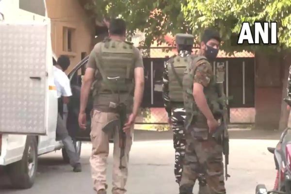 பயங்கரவாதிகள் பயங்கரவாதிகள்