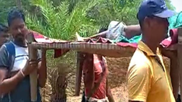 2 கிலோமீட்டர் சுமந்தனர் 2 கிலோமீட்டர் சுமந்தனர்