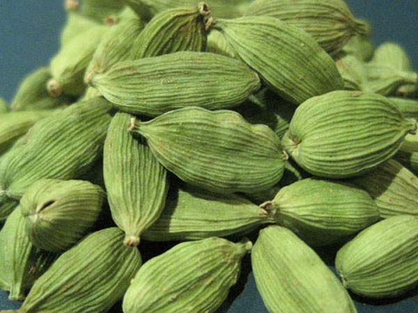 நேர்மறை சக்தியை அதிகரிக்கும் ஏலக்காய் நேர்மறை சக்தியை அதிகரிக்கும் ஏலக்காய்