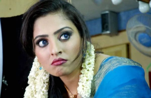 மும்தாஜ் வீட்டிலிருந்து போன் 