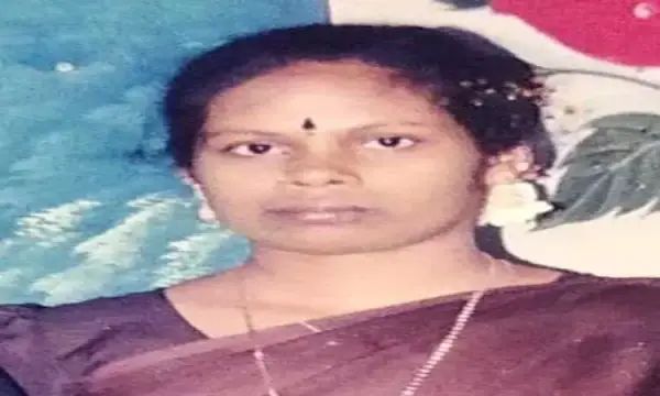 தேர்வு எழுதிய மகள்கள் தேர்வு எழுதிய மகள்கள்