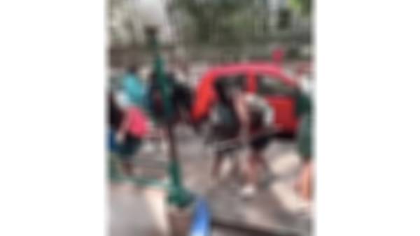  வகுப்பறையில் செல்போனில் 