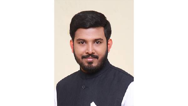 பந்தாடினார்கள்