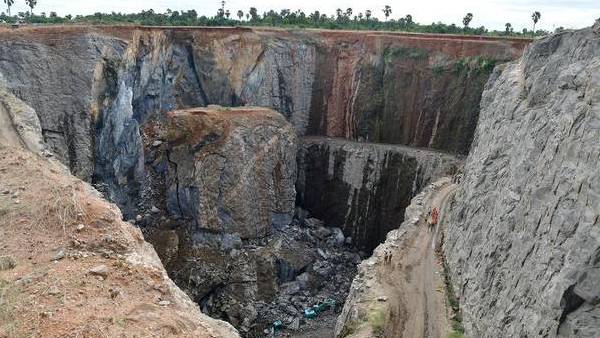 மீட்பு பணியில் சிக்கல் 