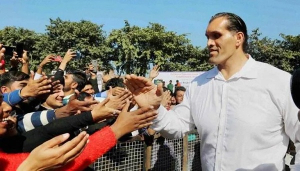 உபி தேர்தல் அன்று கட்சியில் இணைவு