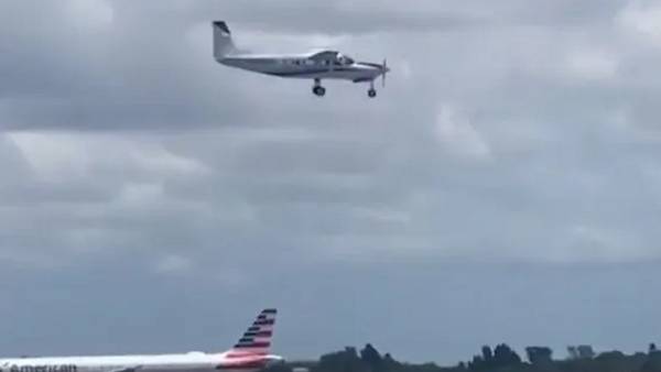 விமானம் இயக்கிய பயணி 