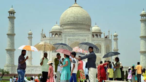 நீதிமன்றத்தில் ஆஜர் நீதிமன்றத்தில் ஆஜர்