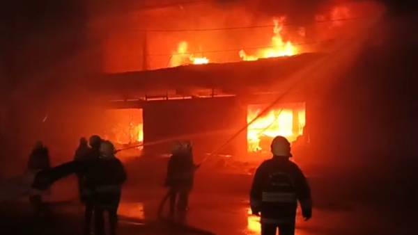 several lakhs worth of cloths destroyed in a clothing store in Tambaram due to Fire accident several lakhs worth of cloths destroyed in a clothing store in Tambaram due to Fire accident