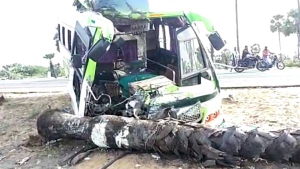 Driver died and 10 injured in Rameshwaram van accident Driver died and 10 injured in Rameshwaram van accident