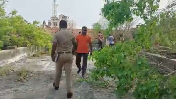 போலீஸ் விசாரணை 