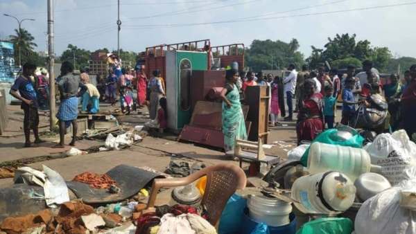 திமுக ஆட்சியிலும் நடக்கிறது திமுக ஆட்சியிலும் நடக்கிறது