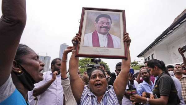 ஹீரோவாக மஹிந்த ராஜபக்சே போற்றப்பட்டார் ஹீரோவாக மஹிந்த ராஜபக்சே போற்றப்பட்டார்