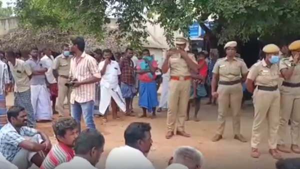 பெண்கள் முற்றுகை 