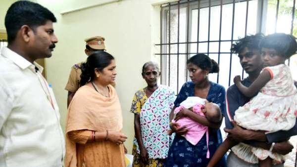 நாடு திரும்பினர் நாடு திரும்பினர்