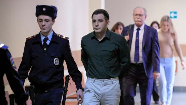  சுவர் முழுக்க ரத்தம்