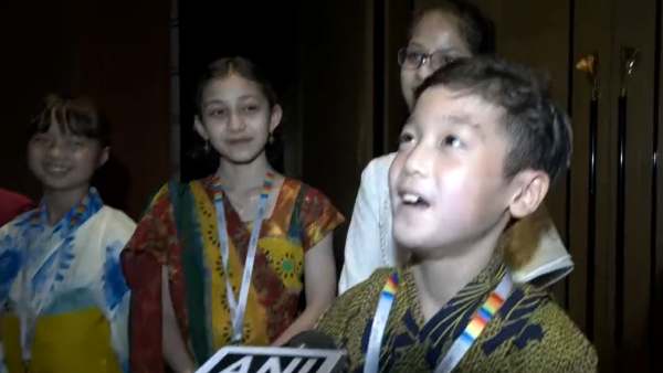 இந்தியில் பேசிய ஜப்பான் சிறுவன் இந்தியில் பேசிய ஜப்பான் சிறுவன்