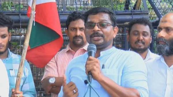 நாங்கள்தான் தடுத்தோம் நாங்கள்தான் தடுத்தோம்