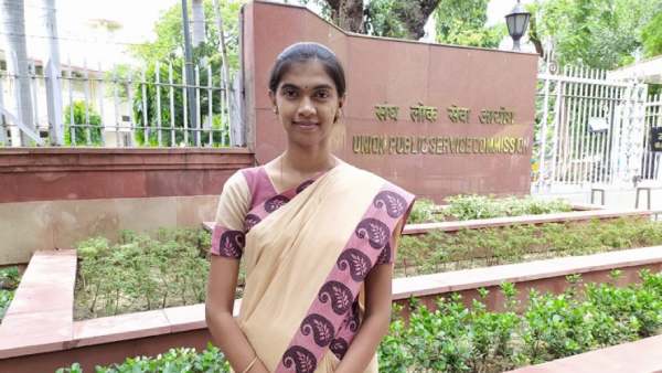 மூன்றாவது முயற்சியில் ஐஏஎஸ் வெற்றி 