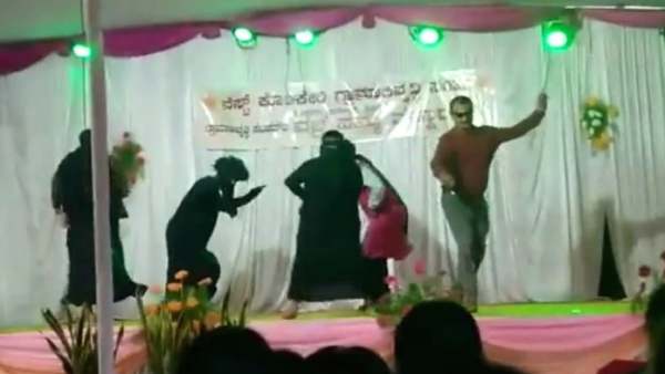  மன்னிப்பு கோரிய குழு 