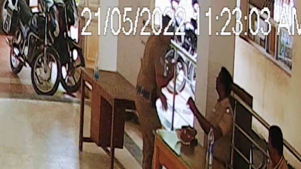 சிக்கிய முலாம் பழம்