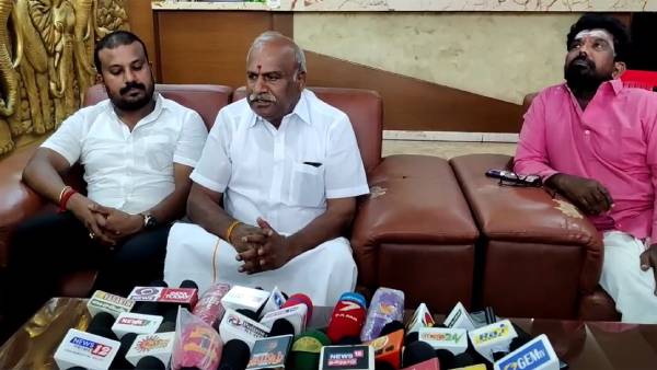  முதலமைச்சரை நாத்திகர்கள் இயக்குகிறார்கள் 