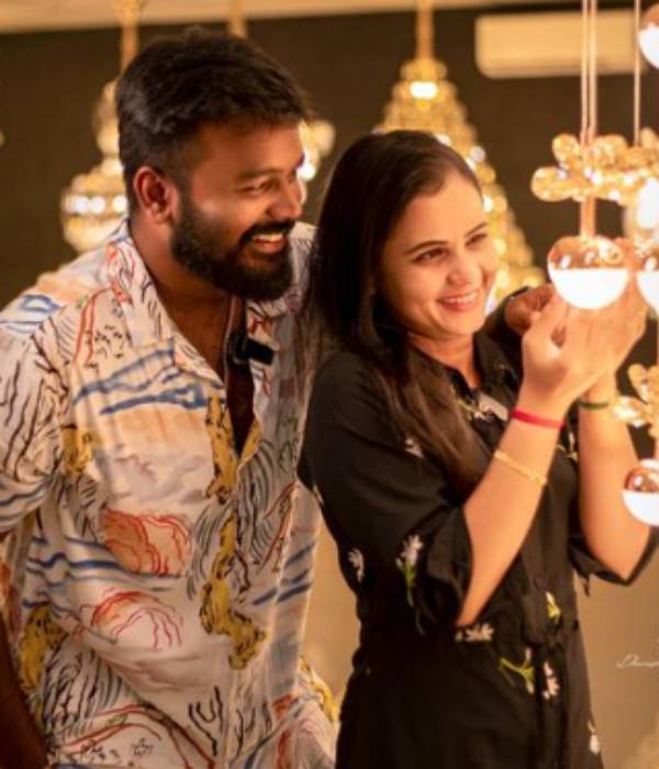  ஹூசைனும் மணிமேகலையும் 