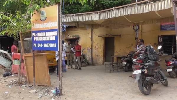 நடுவீட்டில் அமர்க்களம் நடுவீட்டில் அமர்க்களம்