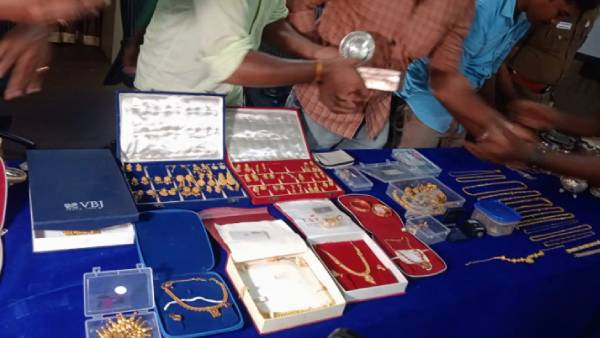 ரத்த கறைதான் க்ளூ 