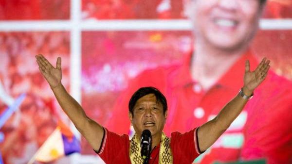 40 ஆண்டுகளுக்கு பின் மார்க்கோஸ் குடும்பம் 