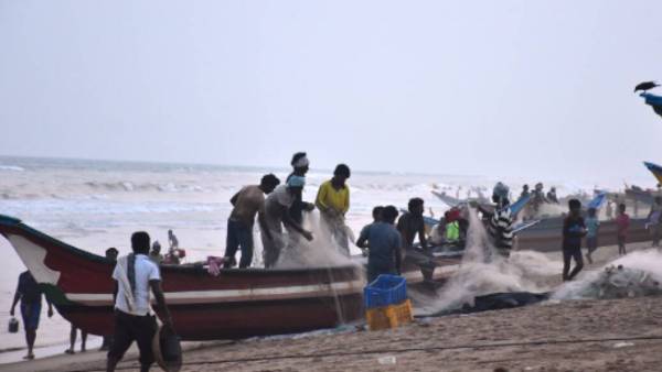  மீனவர்கள் கரை திரும்பவும் 