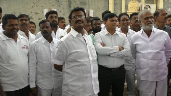 கோவிலில் ஆய்வு 