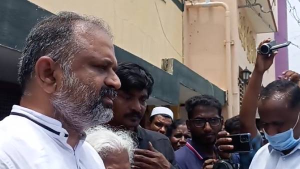 துன்பமான சட்ட போராட்டம் 