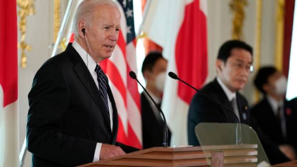 ஆபத்துடன் விளையாடுகிறது ஆபத்துடன் விளையாடுகிறது