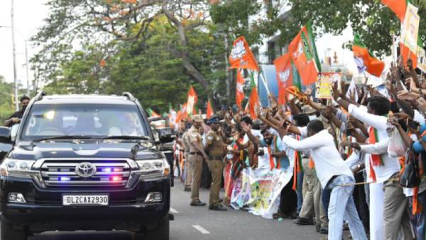 பிரதமருக்கு உற்சாக வரவேற்பு